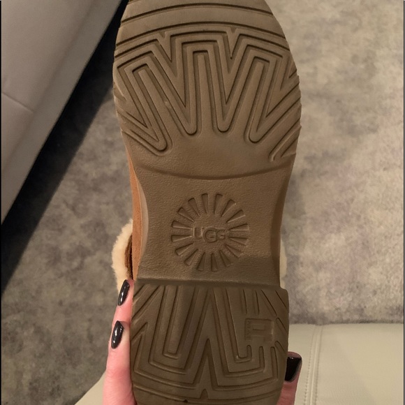 Ugg Boots - Picture 1 of 5